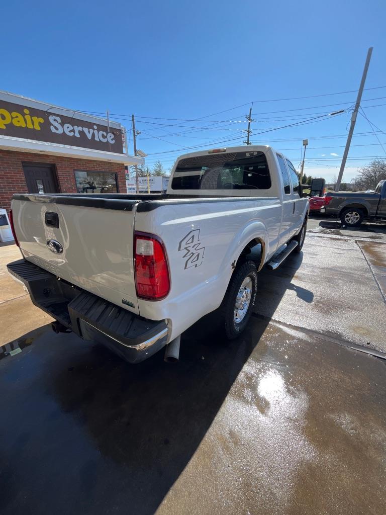 Ford F-250 SD XL SuperCab 4WD 2011