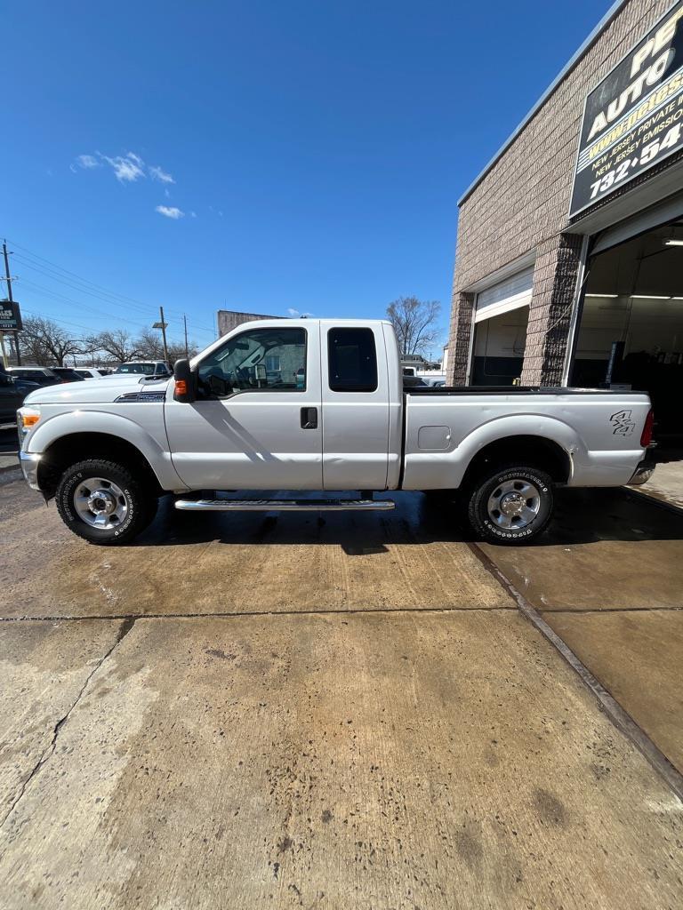 Ford F-250 SD XL SuperCab 4WD 2011