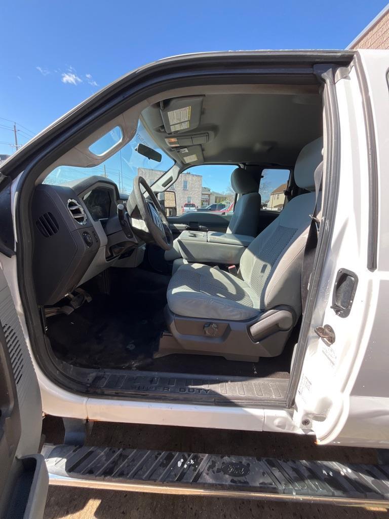 Ford F-250 SD XL SuperCab 4WD 2011