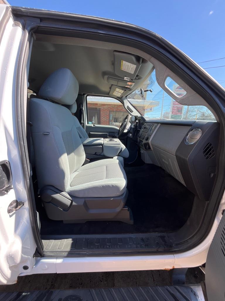 Ford F-250 SD XL SuperCab 4WD 2011