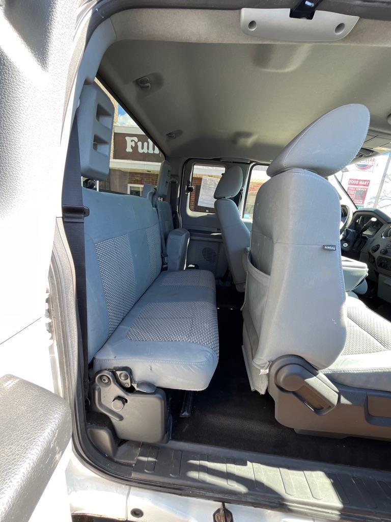 Ford F-250 SD XL SuperCab 4WD 2011