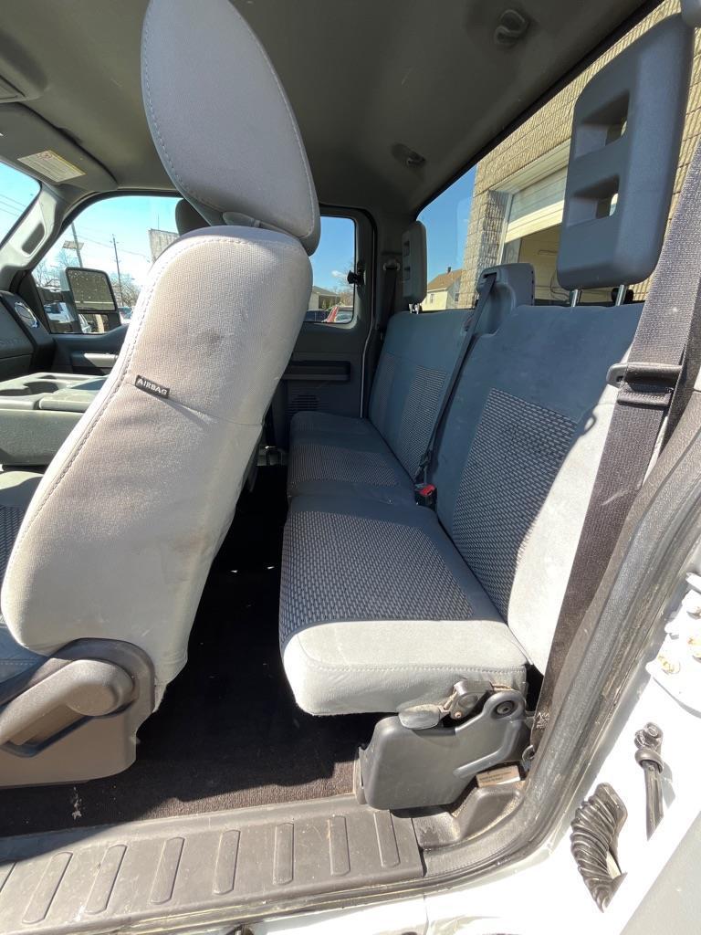 Ford F-250 SD XL SuperCab 4WD 2011