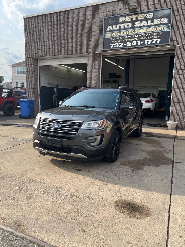 2017 Ford Explorer XLT 4D SUV 4WD