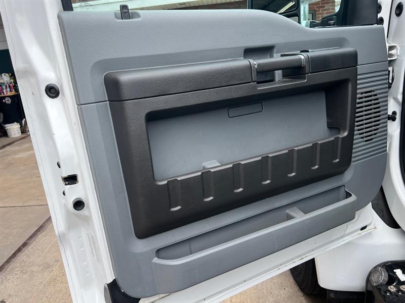 Ford F-650 SuperCab 2WD DRW 2012