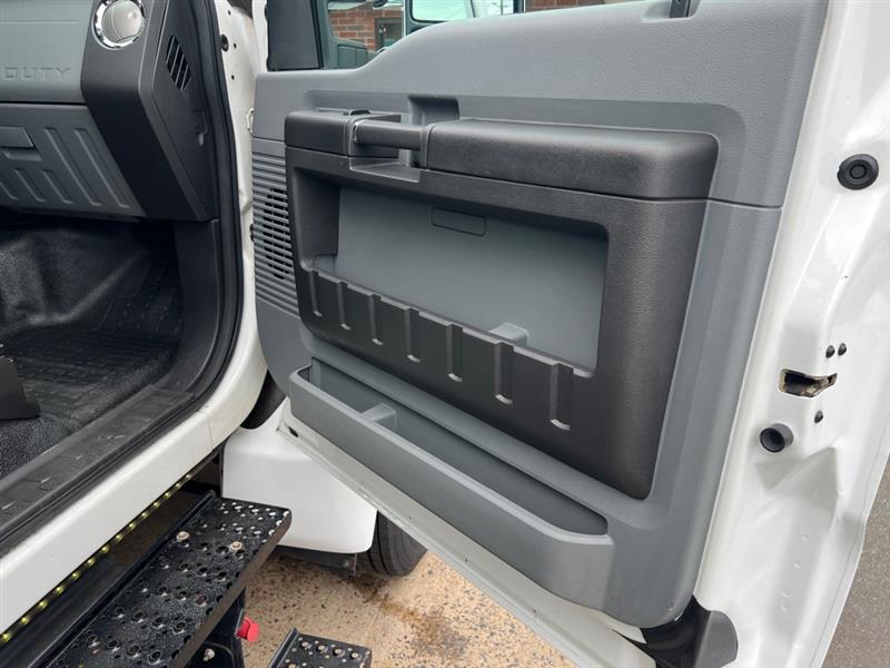Ford F-650 SuperCab 2WD DRW 2012