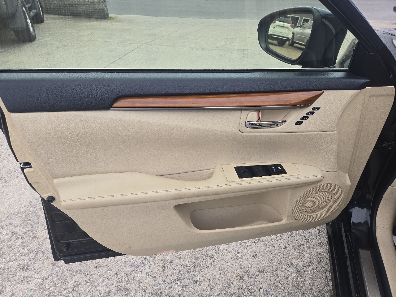 Lexus ES 300h 4dr Sdn Hybrid 2015 Lexus ES 300h 4dr Sdn Hybrid 2015