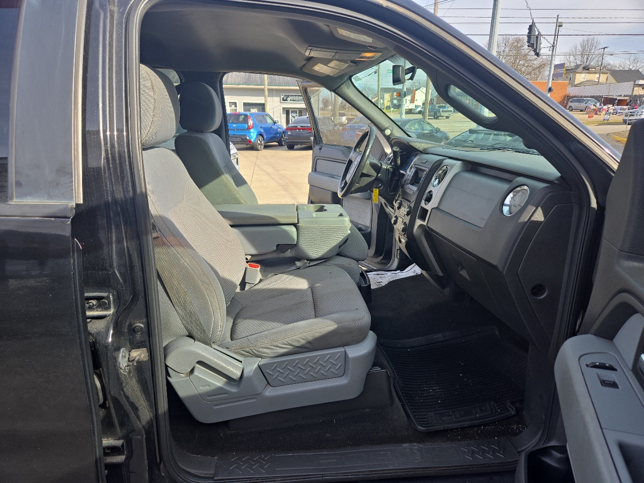 Ford F-150 4WD SuperCrew 145" XLT 2013