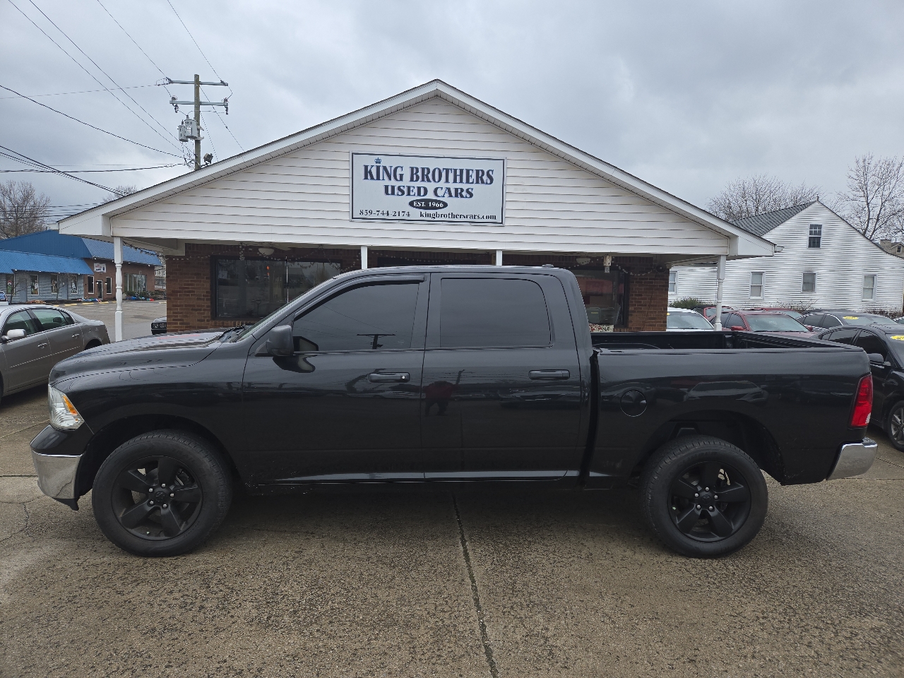 RAM 1500 4WD Crew Cab 140.5" Outdoorsman 2015