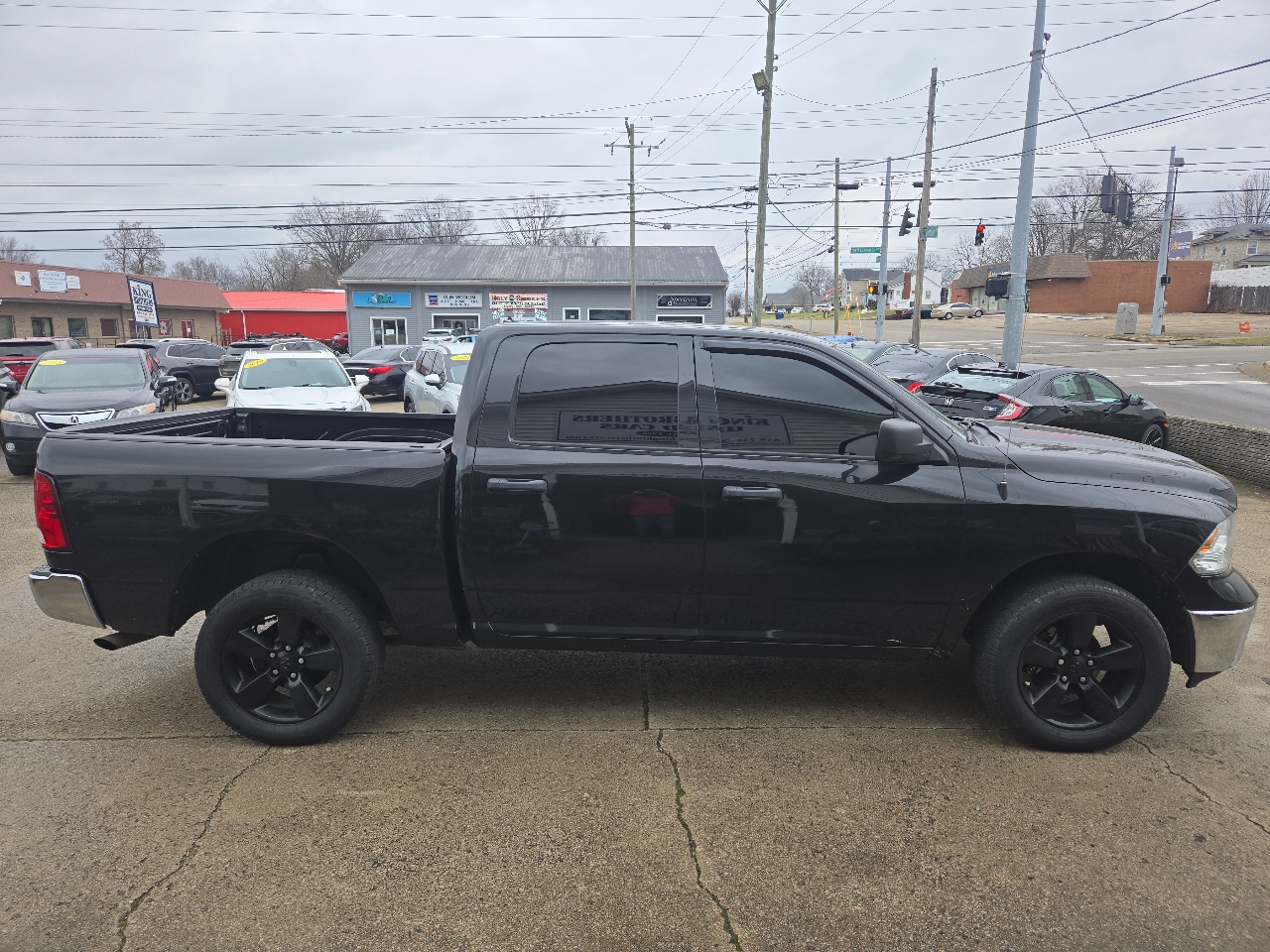 RAM 1500 4WD Crew Cab 140.5" Outdoorsman 2015