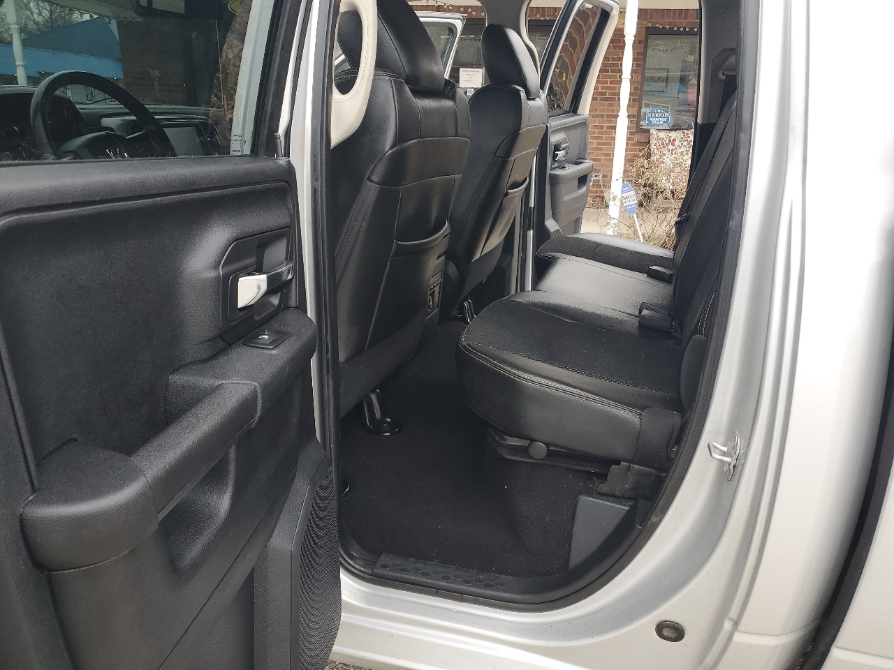 RAM 1500 4WD Quad Cab 140.5" Sport 2014