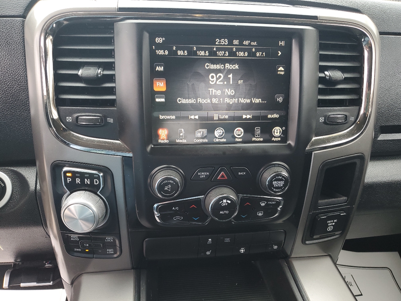 RAM 1500 4WD Quad Cab 140.5" Sport 2014