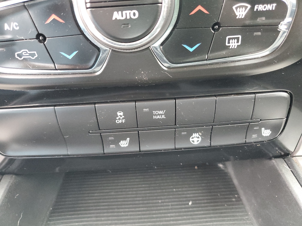 RAM 1500 4WD Quad Cab 140.5" Sport 2014