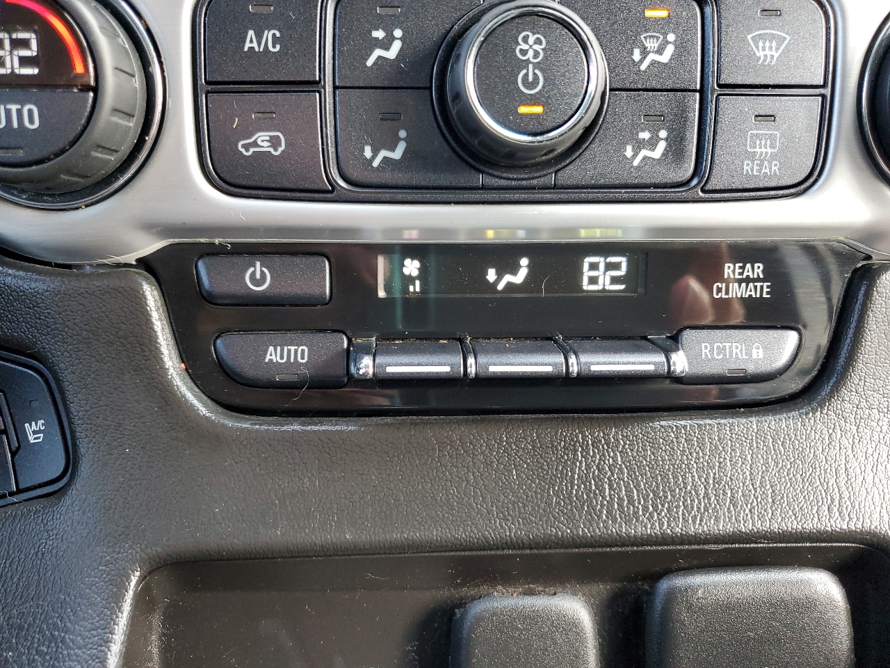 GMC Yukon 4WD 4dr SLT 2016