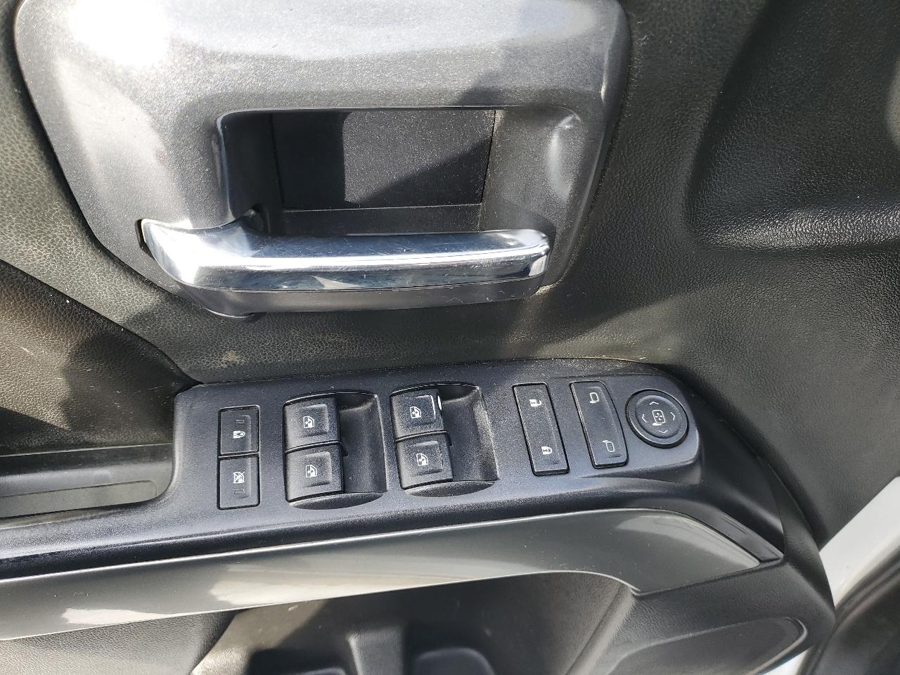 Chevrolet Silverado 2500HD 4WD Crew Cab 153.7" LT 2015