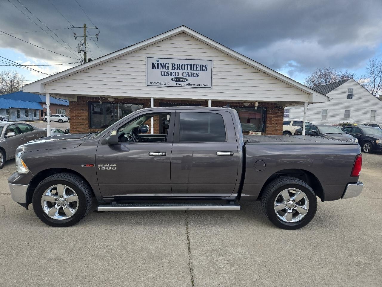 RAM 1500 Big Horn 4x4 Crew Cab 5'7" Box 2017