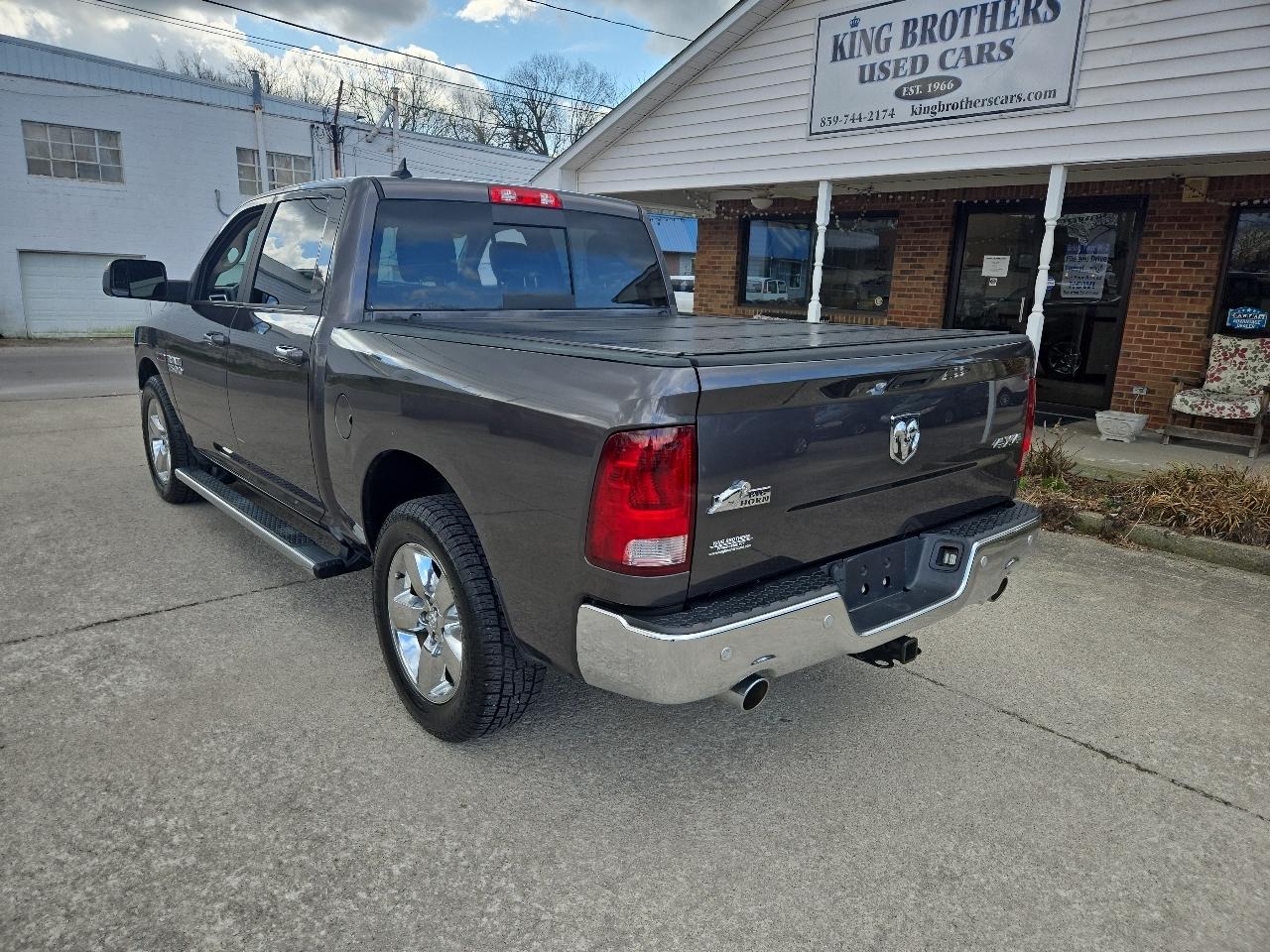 RAM 1500 Big Horn 4x4 Crew Cab 5'7" Box 2017