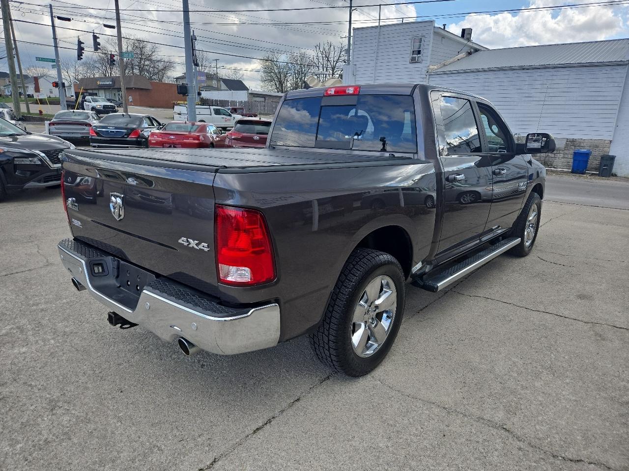 RAM 1500 Big Horn 4x4 Crew Cab 5'7" Box 2017