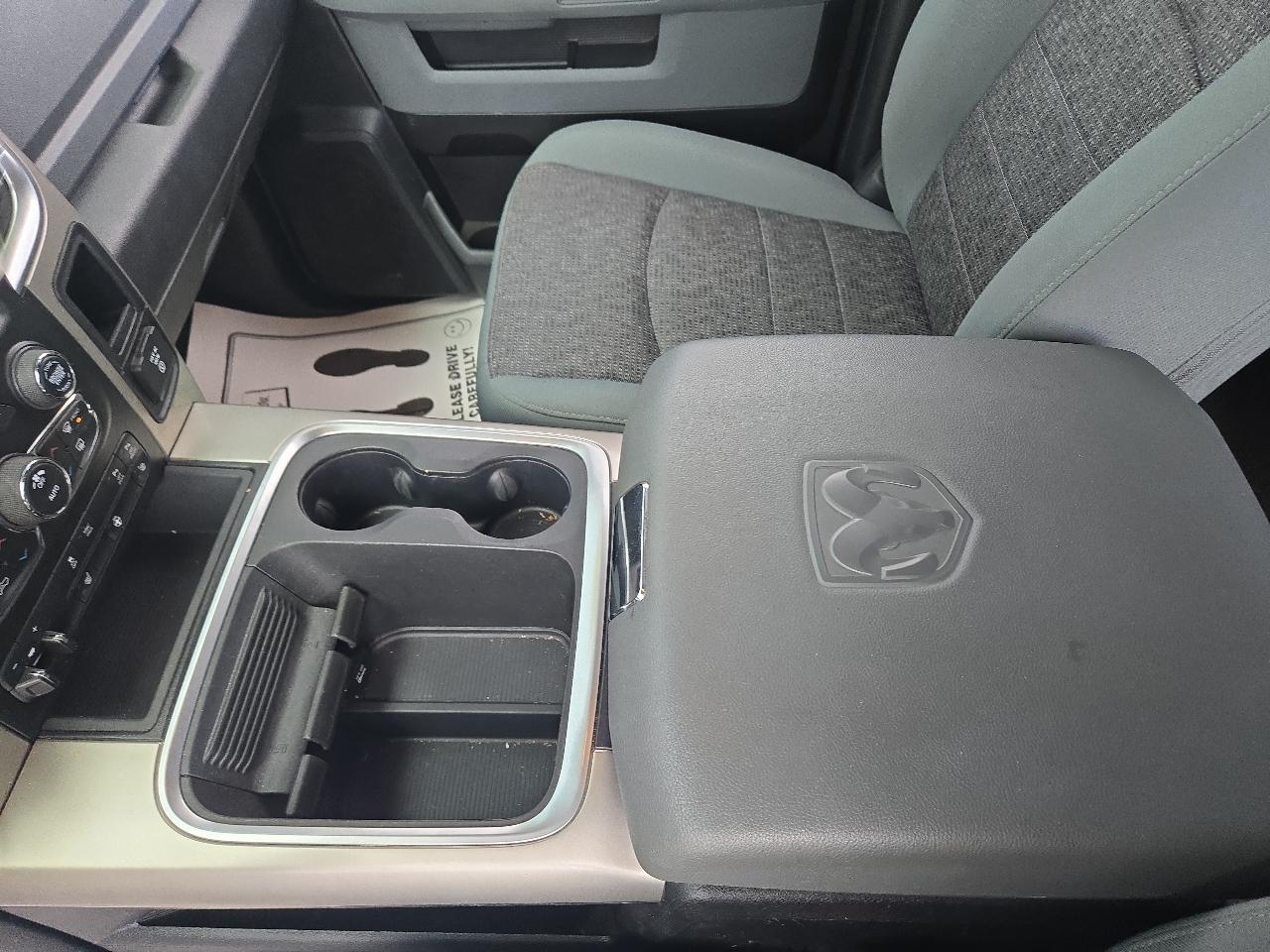 RAM 1500 Big Horn 4x4 Crew Cab 5'7" Box 2017