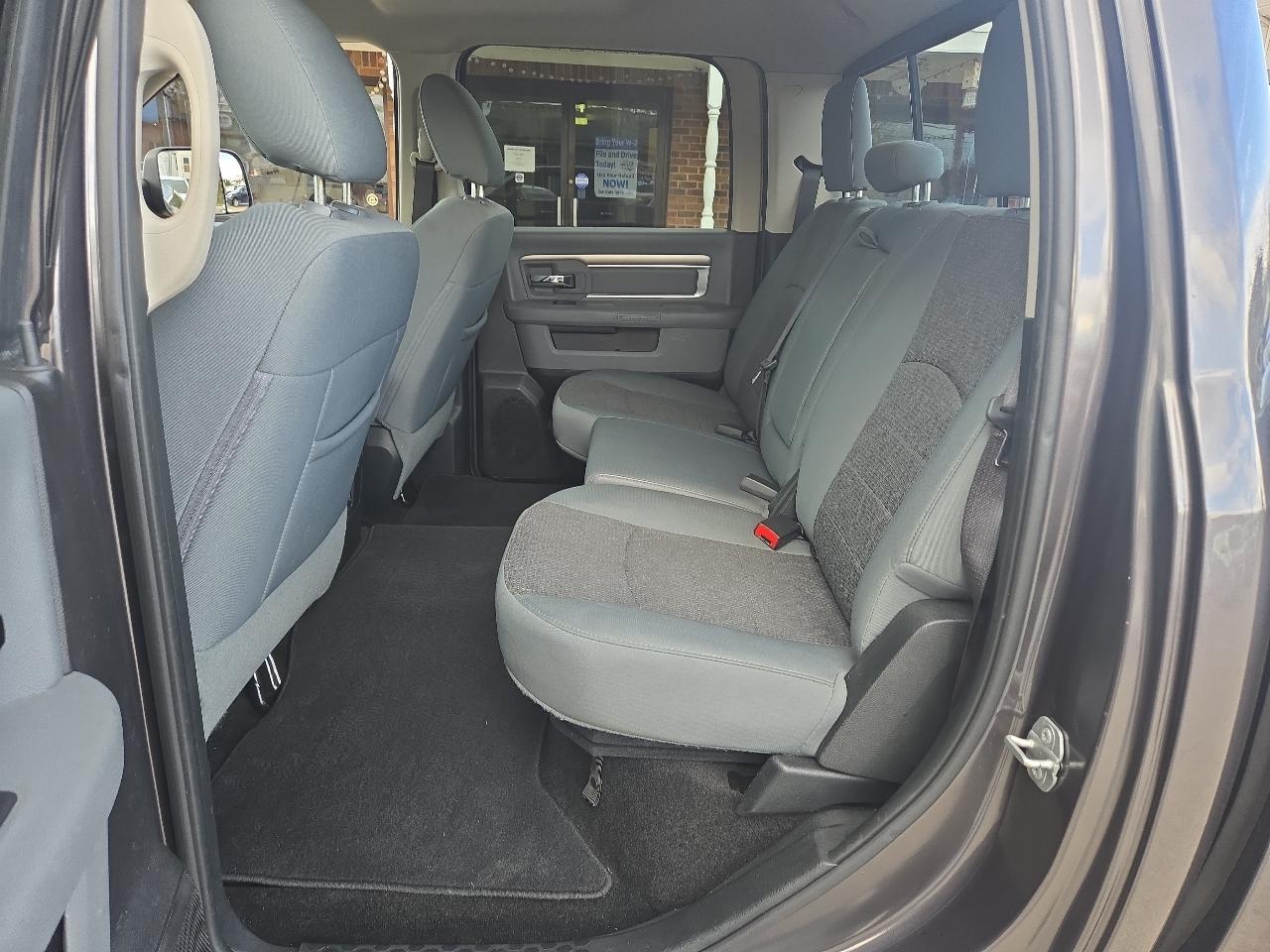 RAM 1500 Big Horn 4x4 Crew Cab 5'7" Box 2017