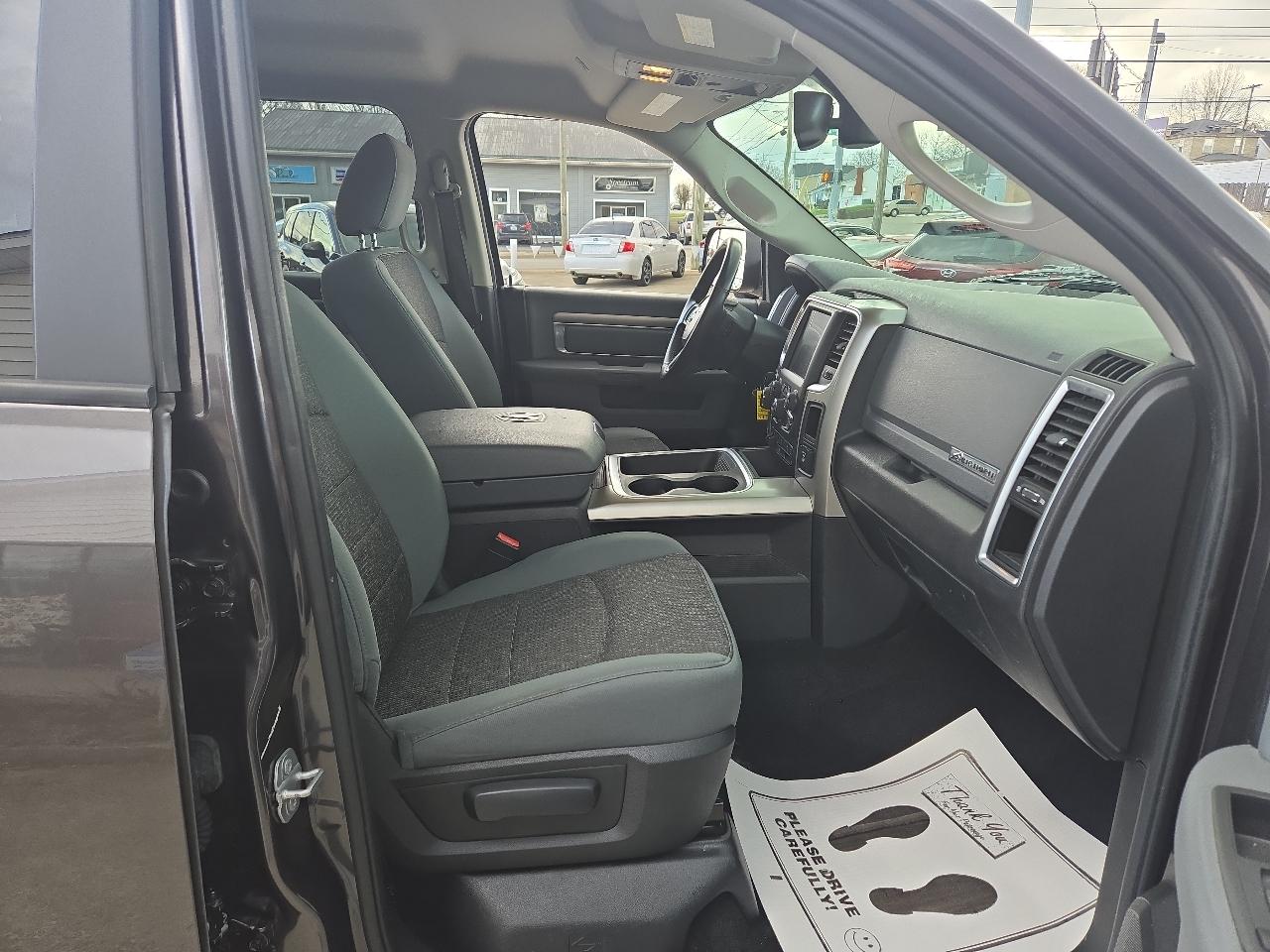 RAM 1500 Big Horn 4x4 Crew Cab 5'7" Box 2017