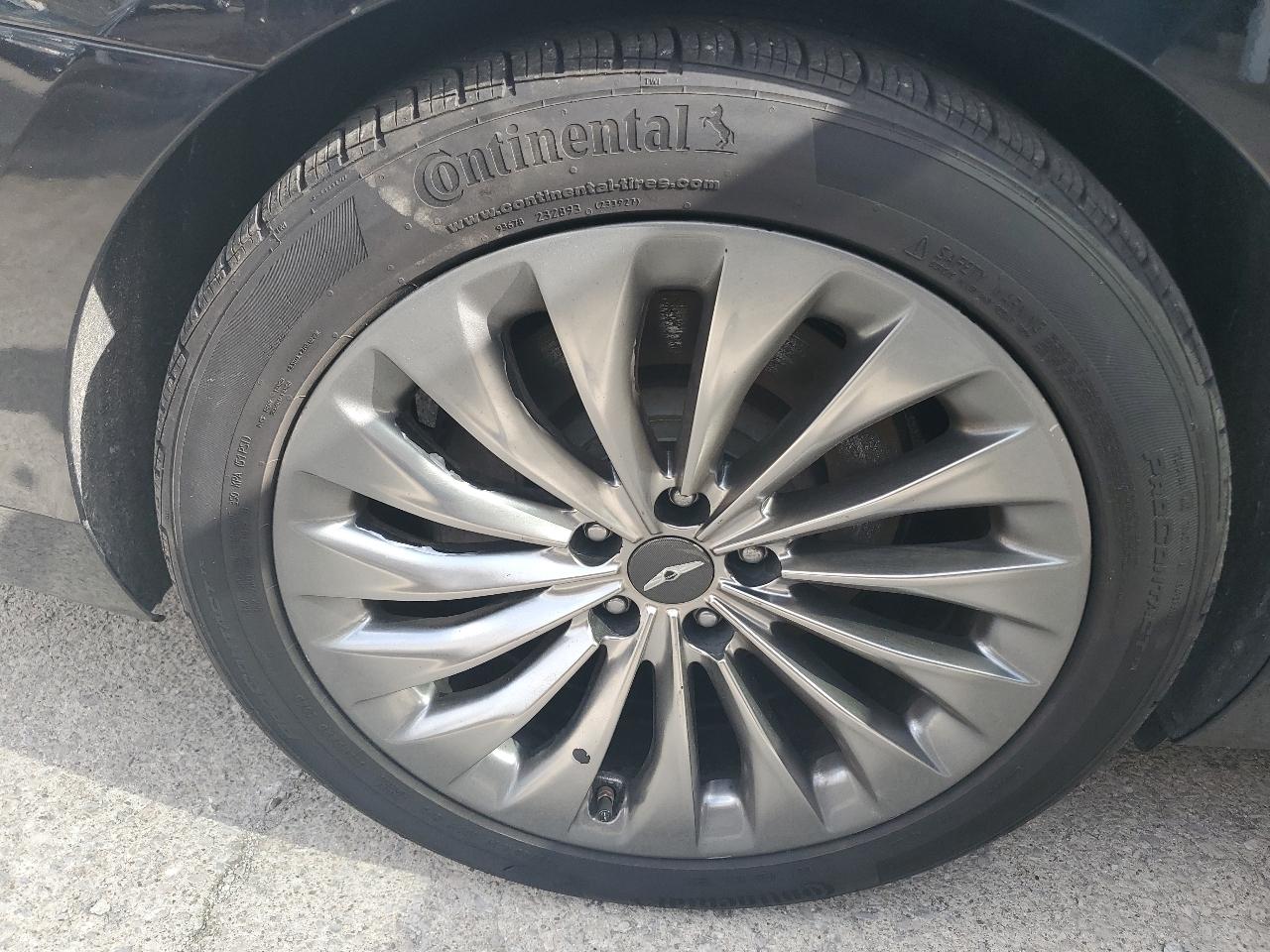 Genesis G90 3.3T Premium AWD 2017