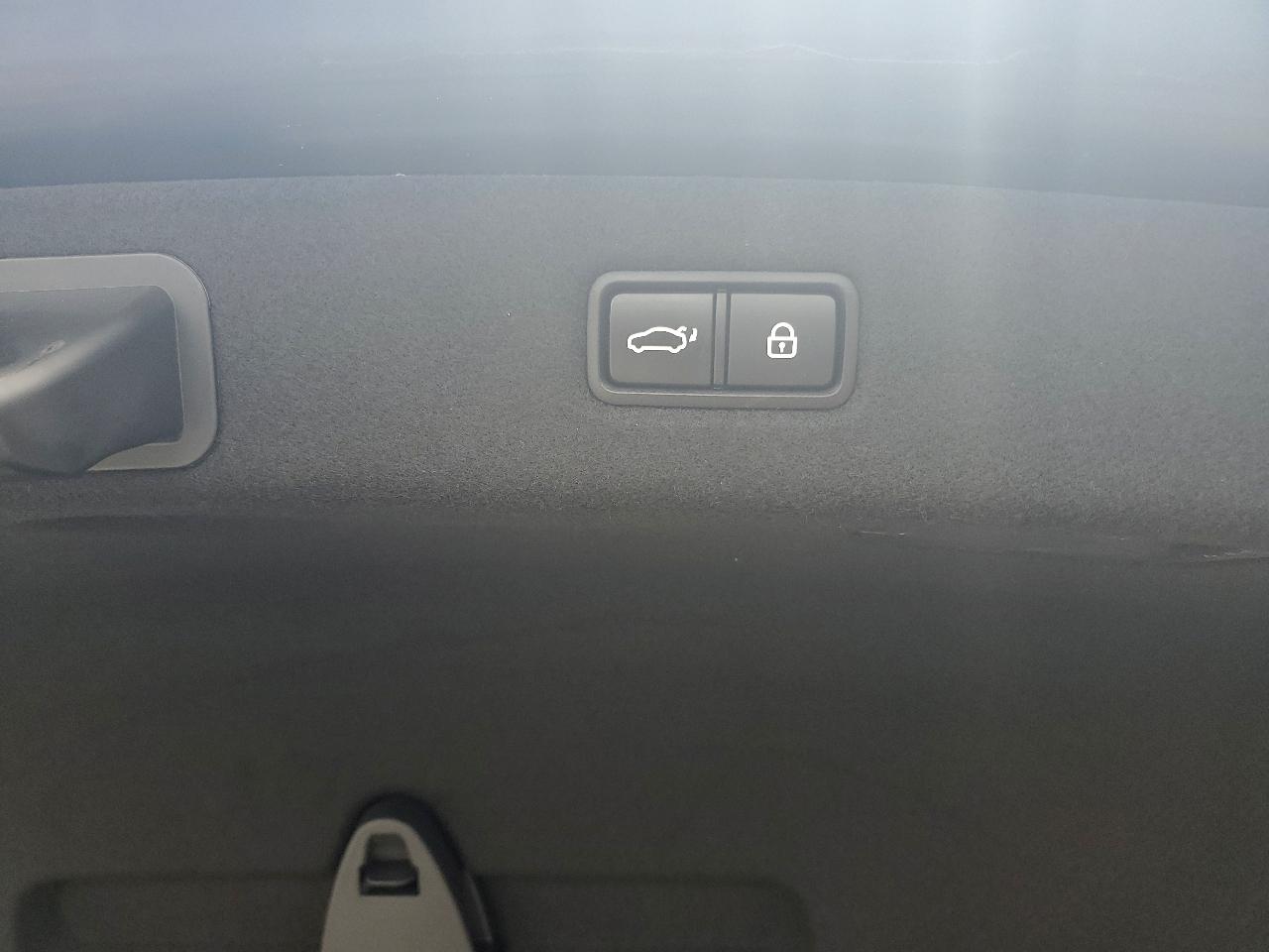 Genesis G90 3.3T Premium AWD 2017