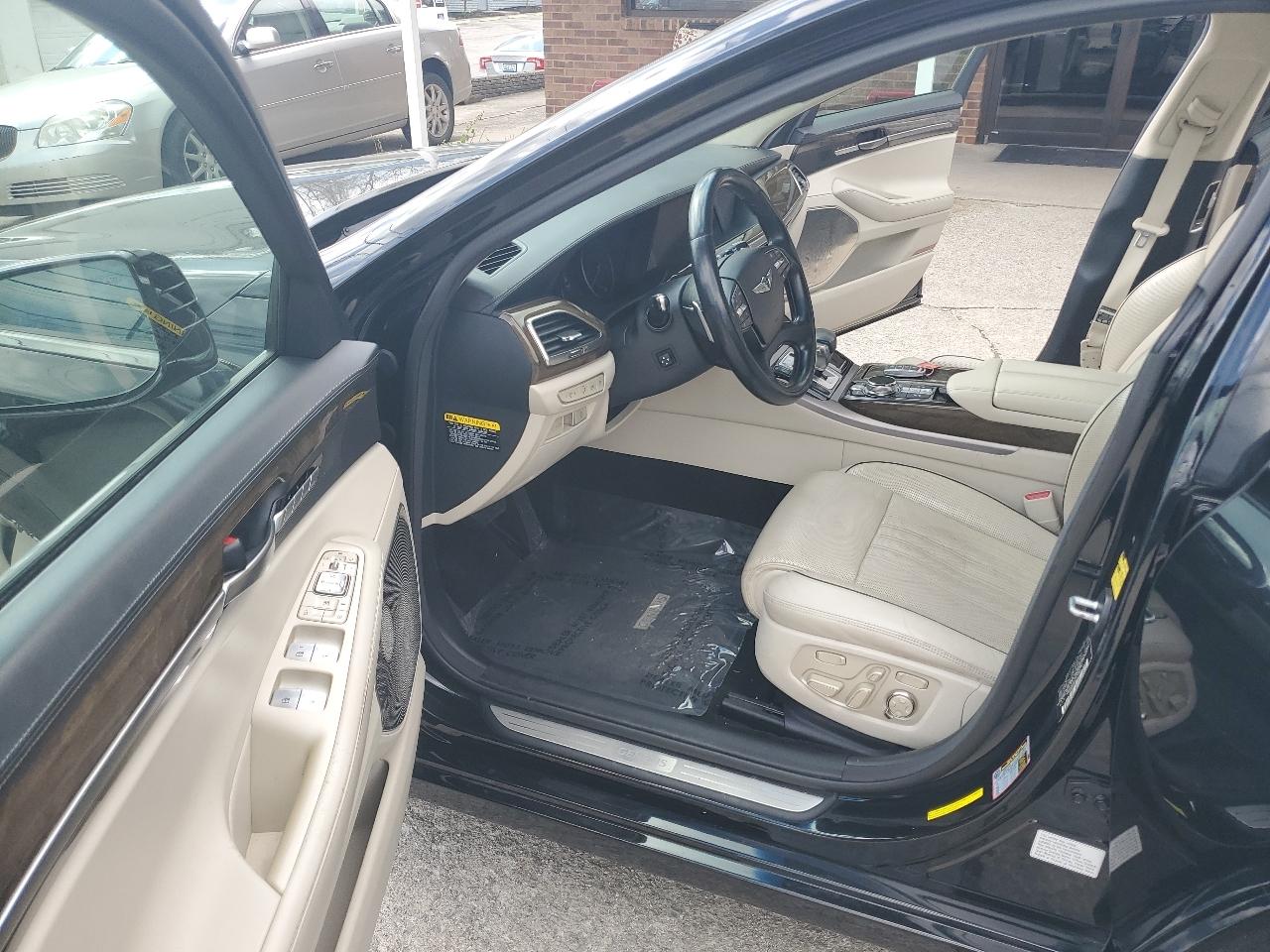 Genesis G90 3.3T Premium AWD 2017