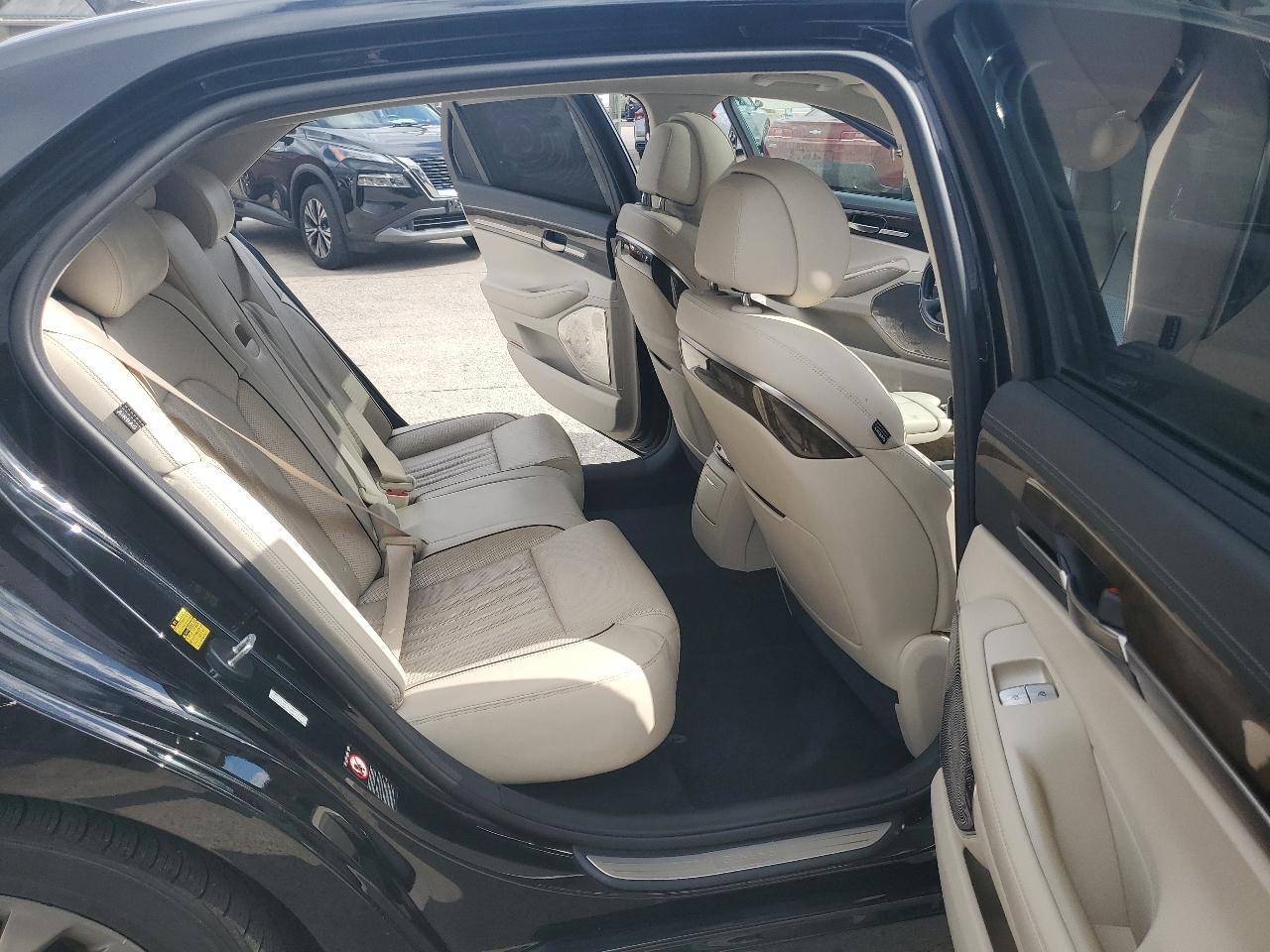 Genesis G90 3.3T Premium AWD 2017