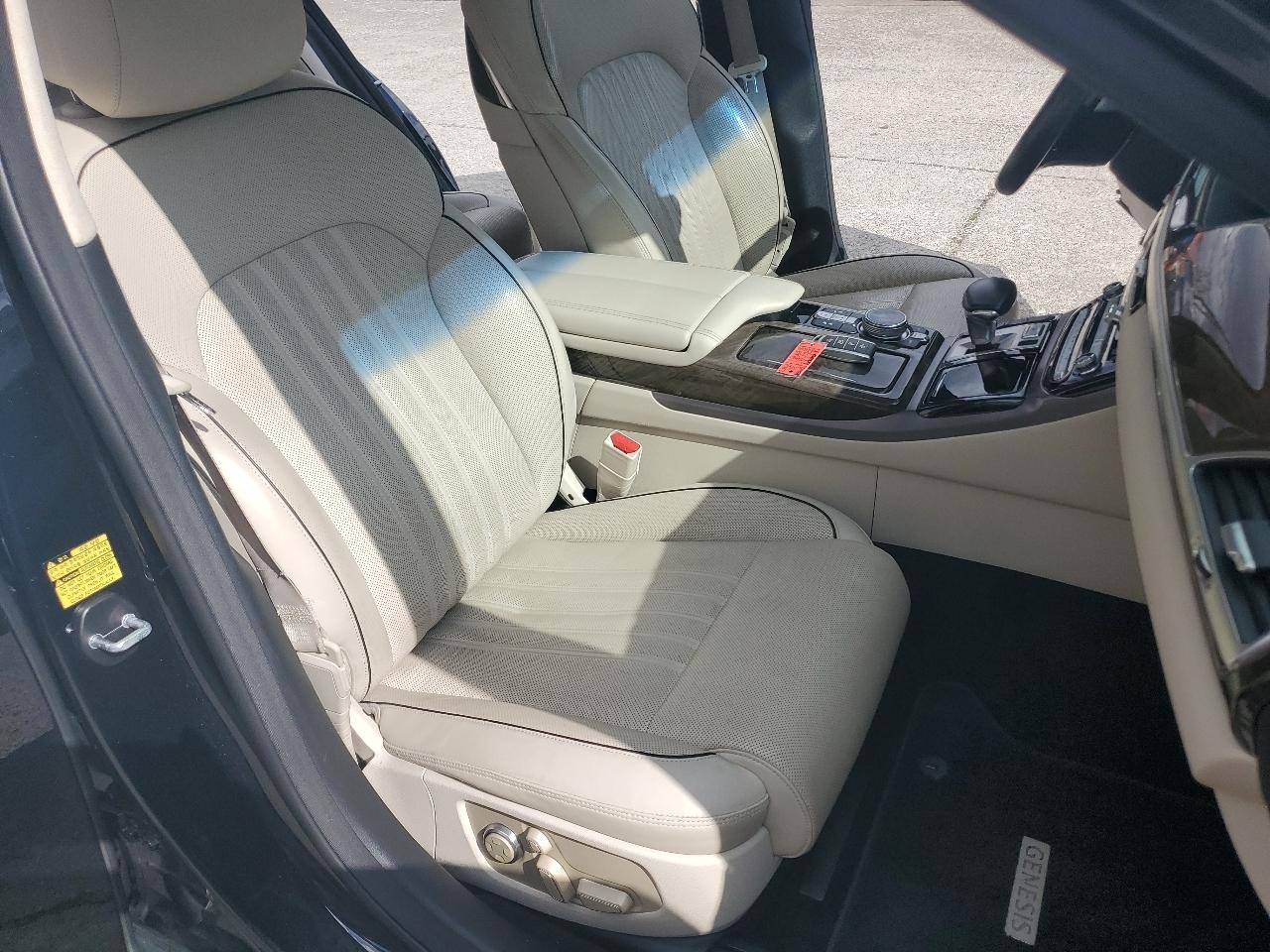 Genesis G90 3.3T Premium AWD 2017