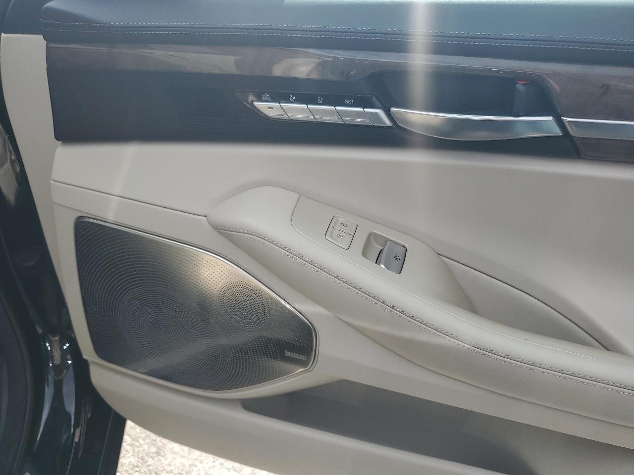 Genesis G90 3.3T Premium AWD 2017