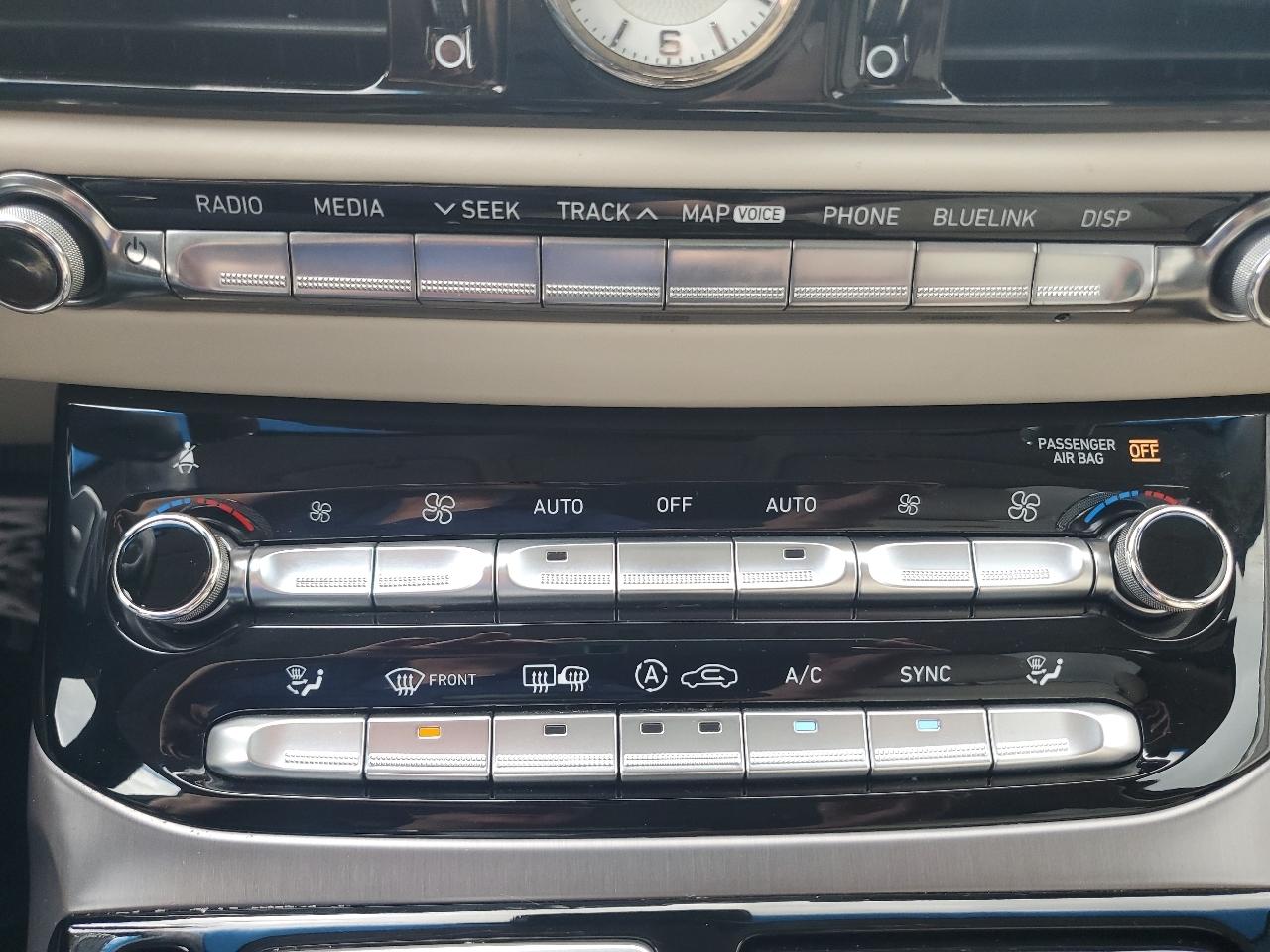 Genesis G90 3.3T Premium AWD 2017