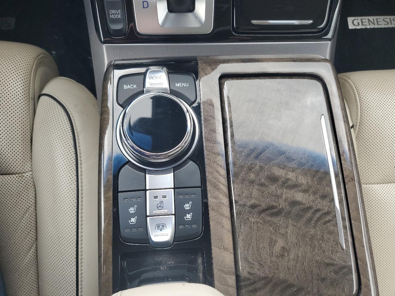 Genesis G90 3.3T Premium AWD 2017