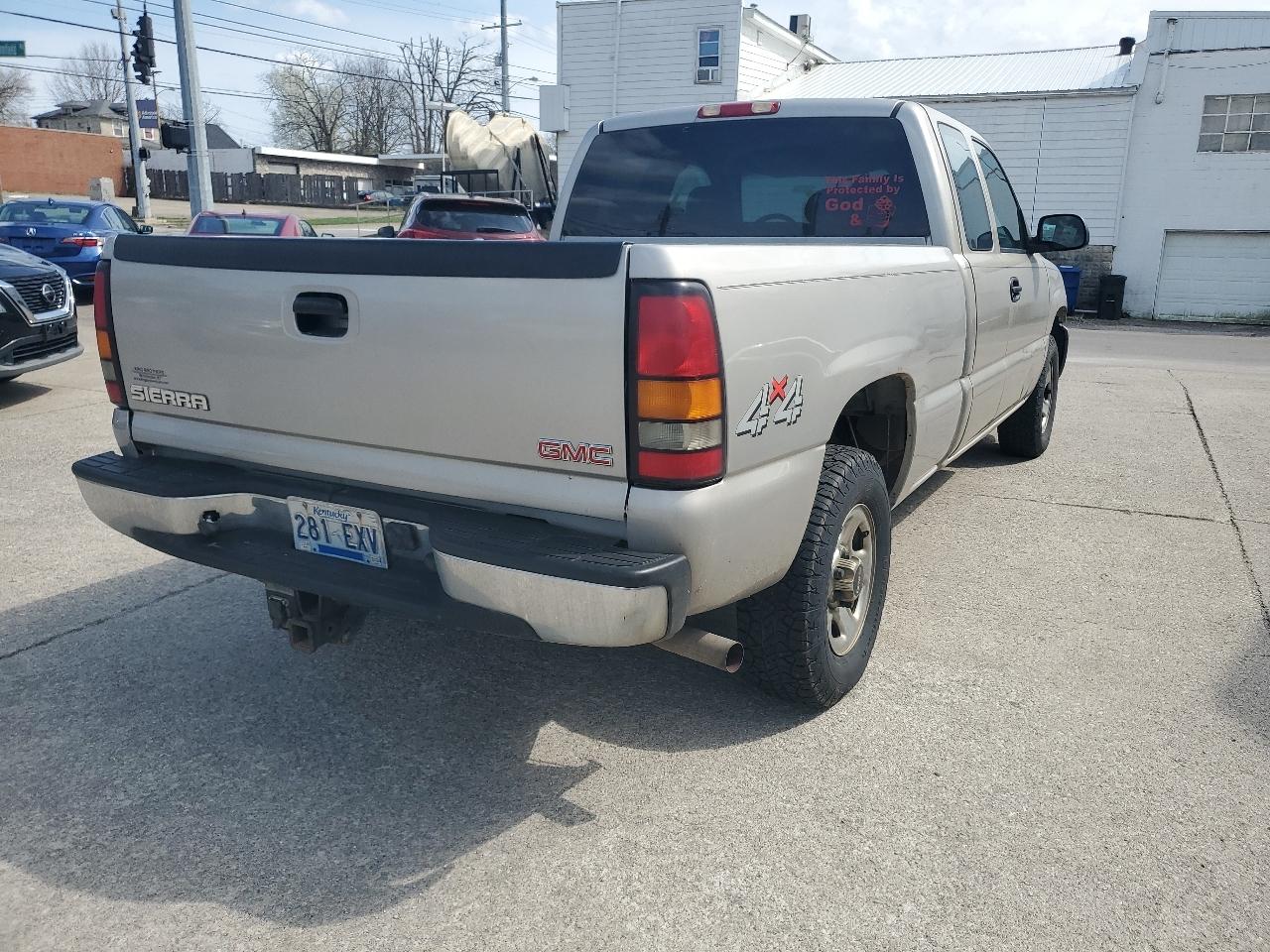 GMC Sierra 1500 4WD Ext Cab 134.0" Work Truck 2004