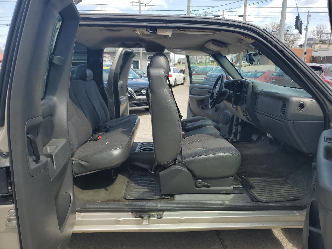 GMC Sierra 1500 4WD Ext Cab 134.0" Work Truck 2004