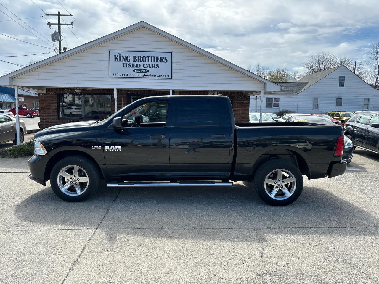 RAM 1500 4WD Crew Cab 140.5" Express 2013