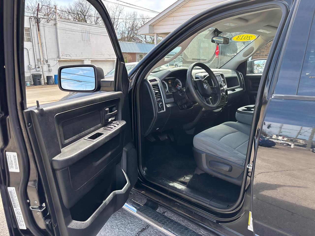 RAM 1500 4WD Crew Cab 140.5" Express 2013