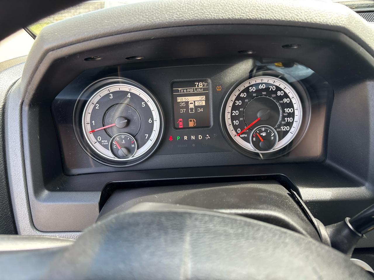 RAM 1500 4WD Crew Cab 140.5" Express 2013