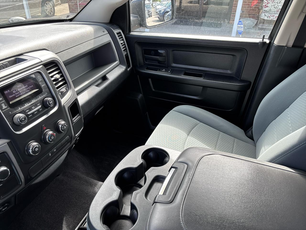 RAM 1500 4WD Crew Cab 140.5" Express 2013