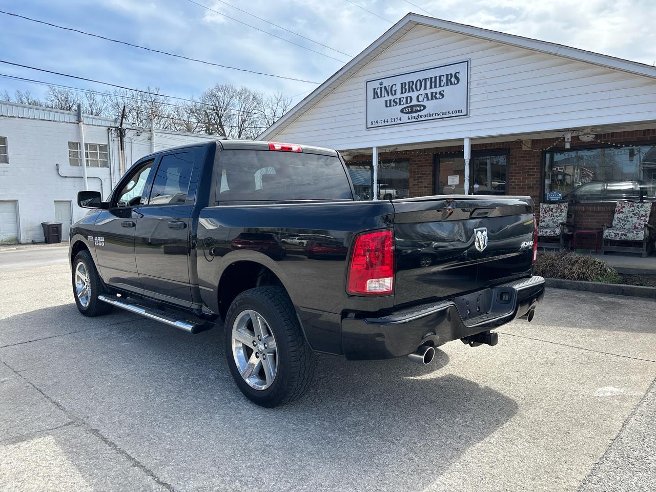 RAM 1500 4WD Crew Cab 140.5" Express 2013