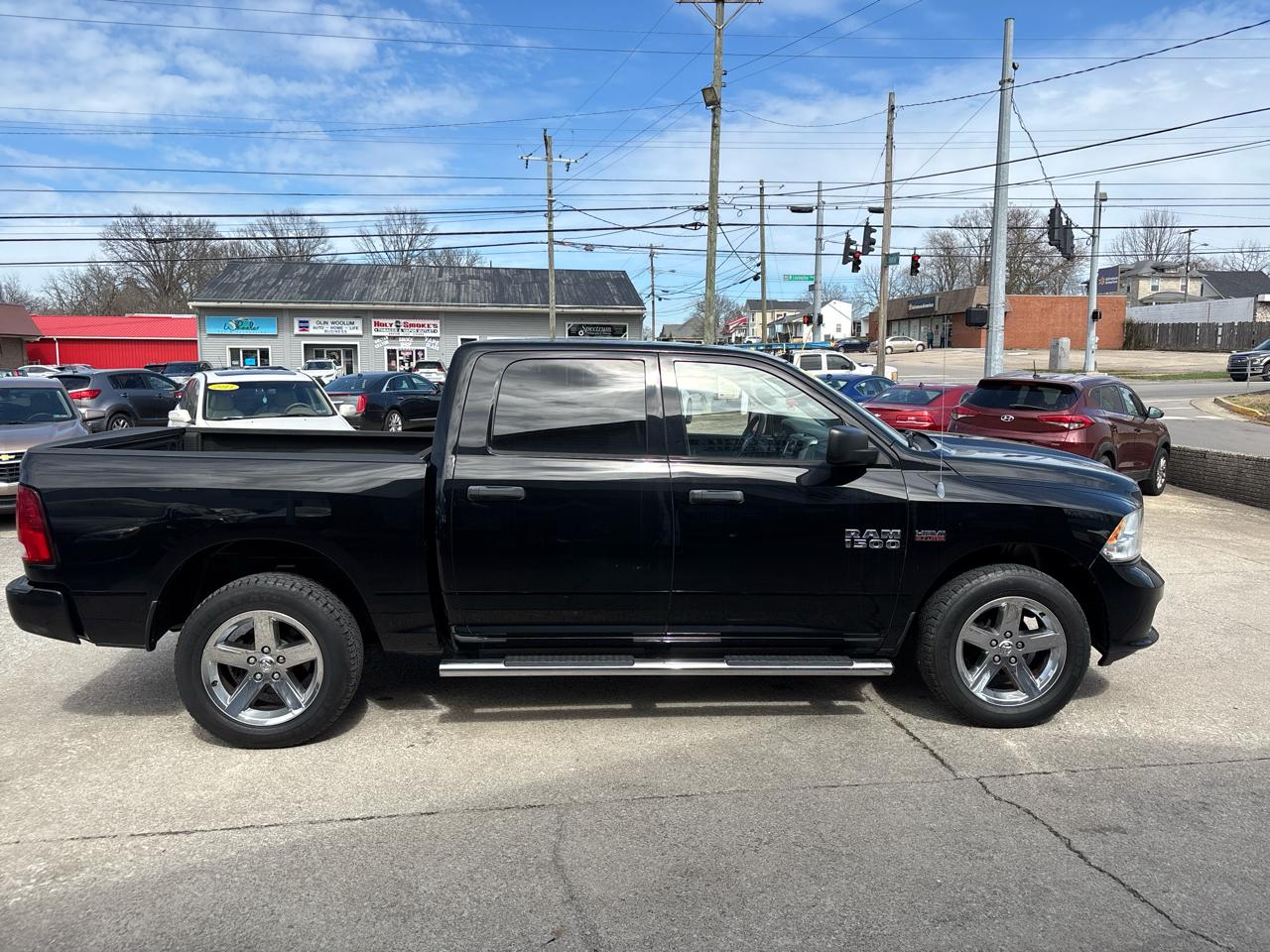RAM 1500 4WD Crew Cab 140.5" Express 2013