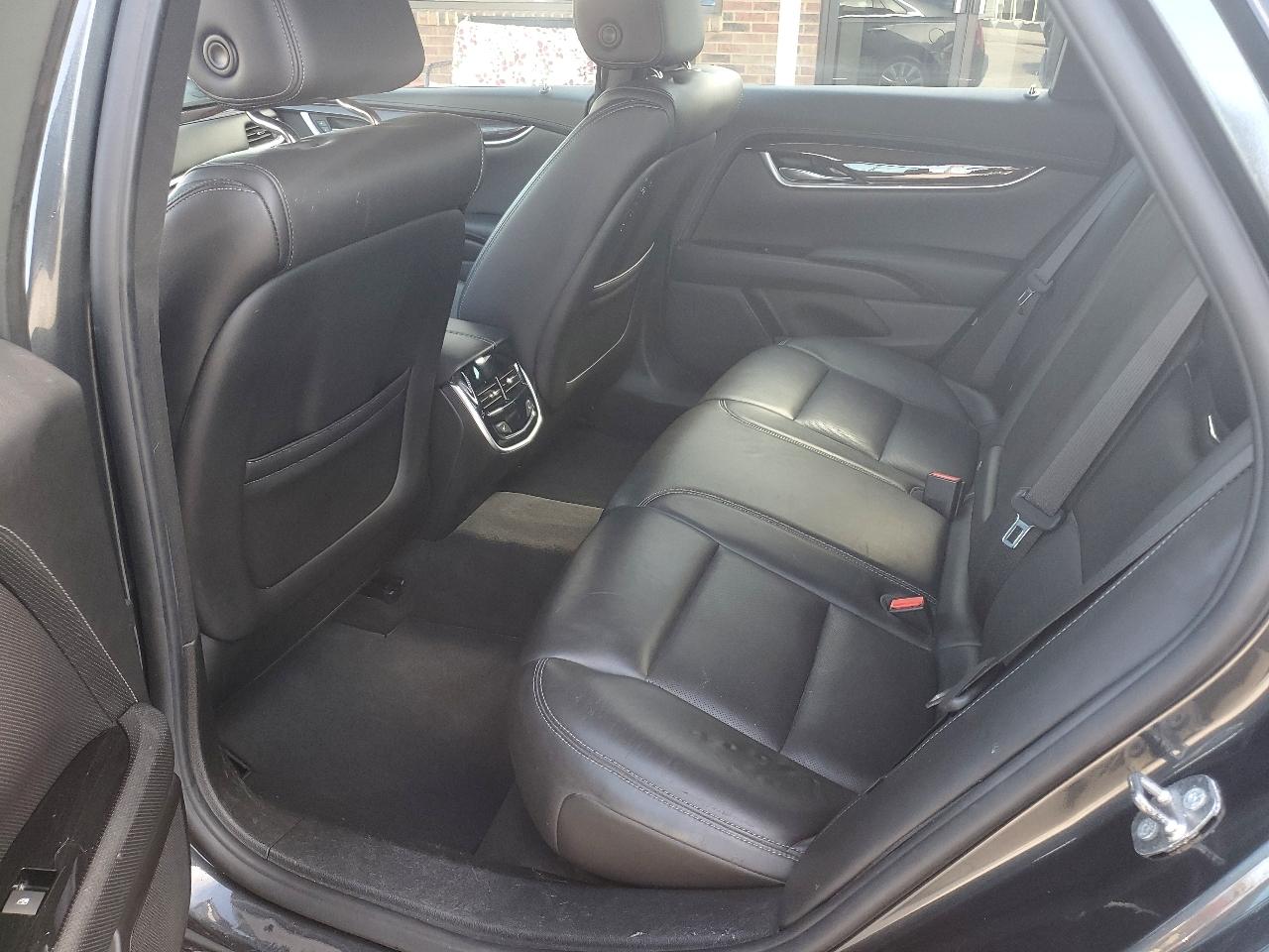 Cadillac XTS 4dr Sdn Luxury FWD 2017