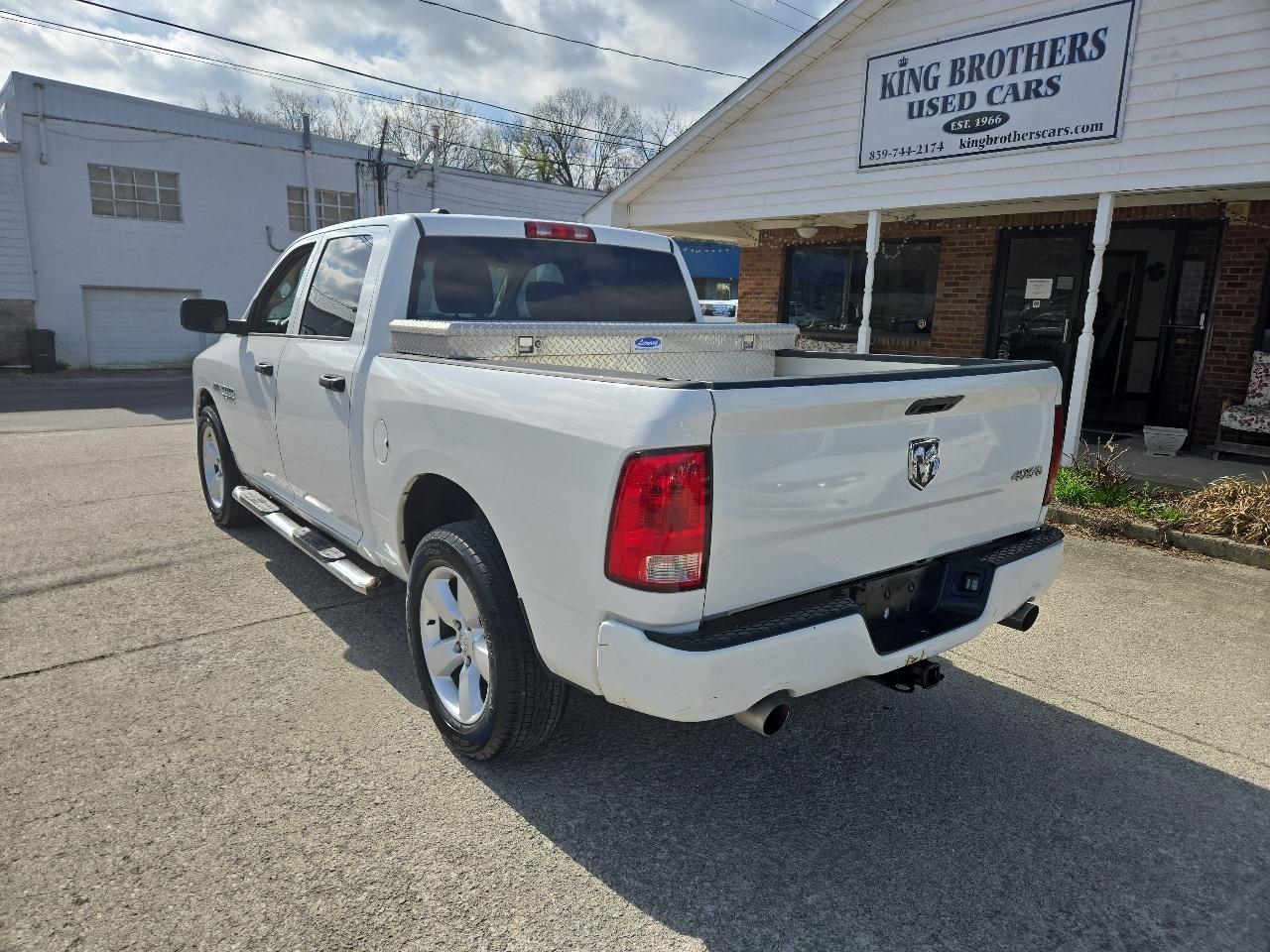 RAM 1500 4WD Crew Cab 140.5" Express 2014