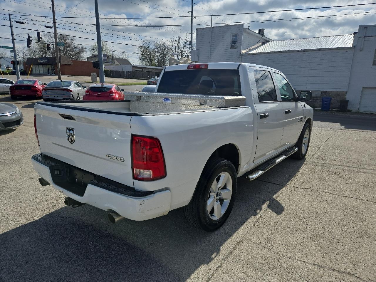 RAM 1500 4WD Crew Cab 140.5" Express 2014
