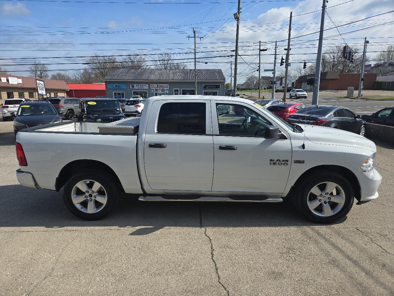 RAM 1500 4WD Crew Cab 140.5" Express 2014