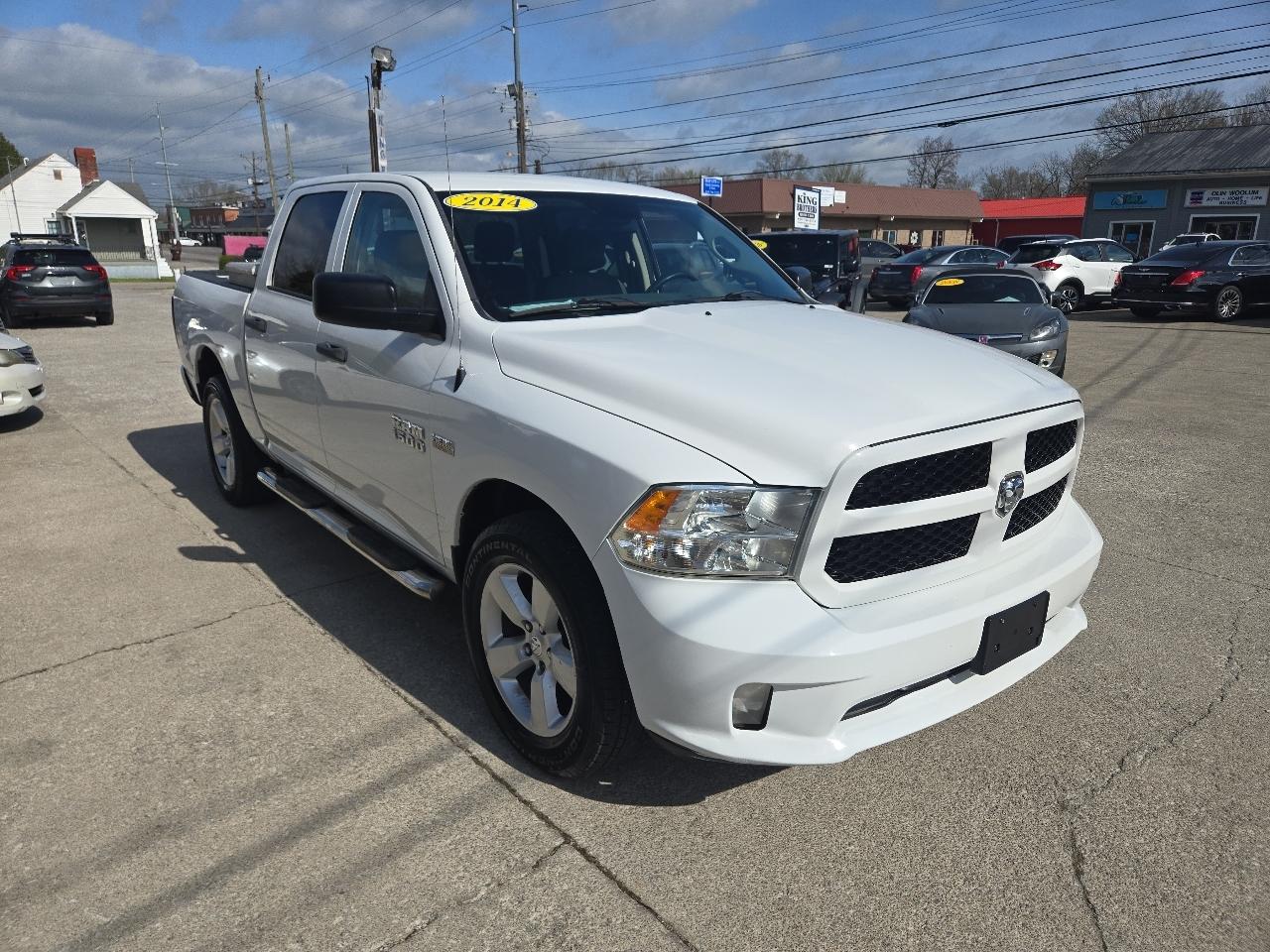 RAM 1500 4WD Crew Cab 140.5" Express 2014