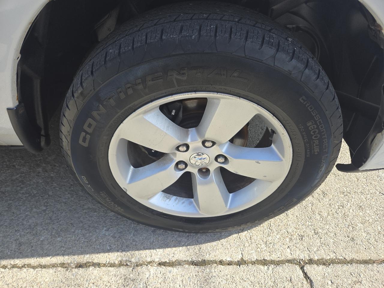 RAM 1500 4WD Crew Cab 140.5" Express 2014