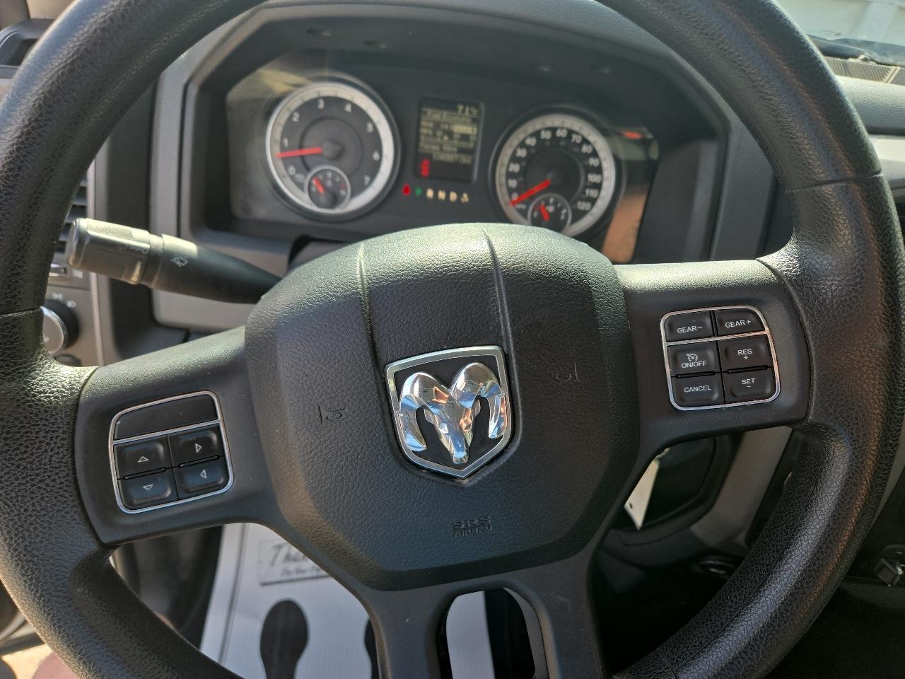 RAM 1500 4WD Crew Cab 140.5" Express 2014