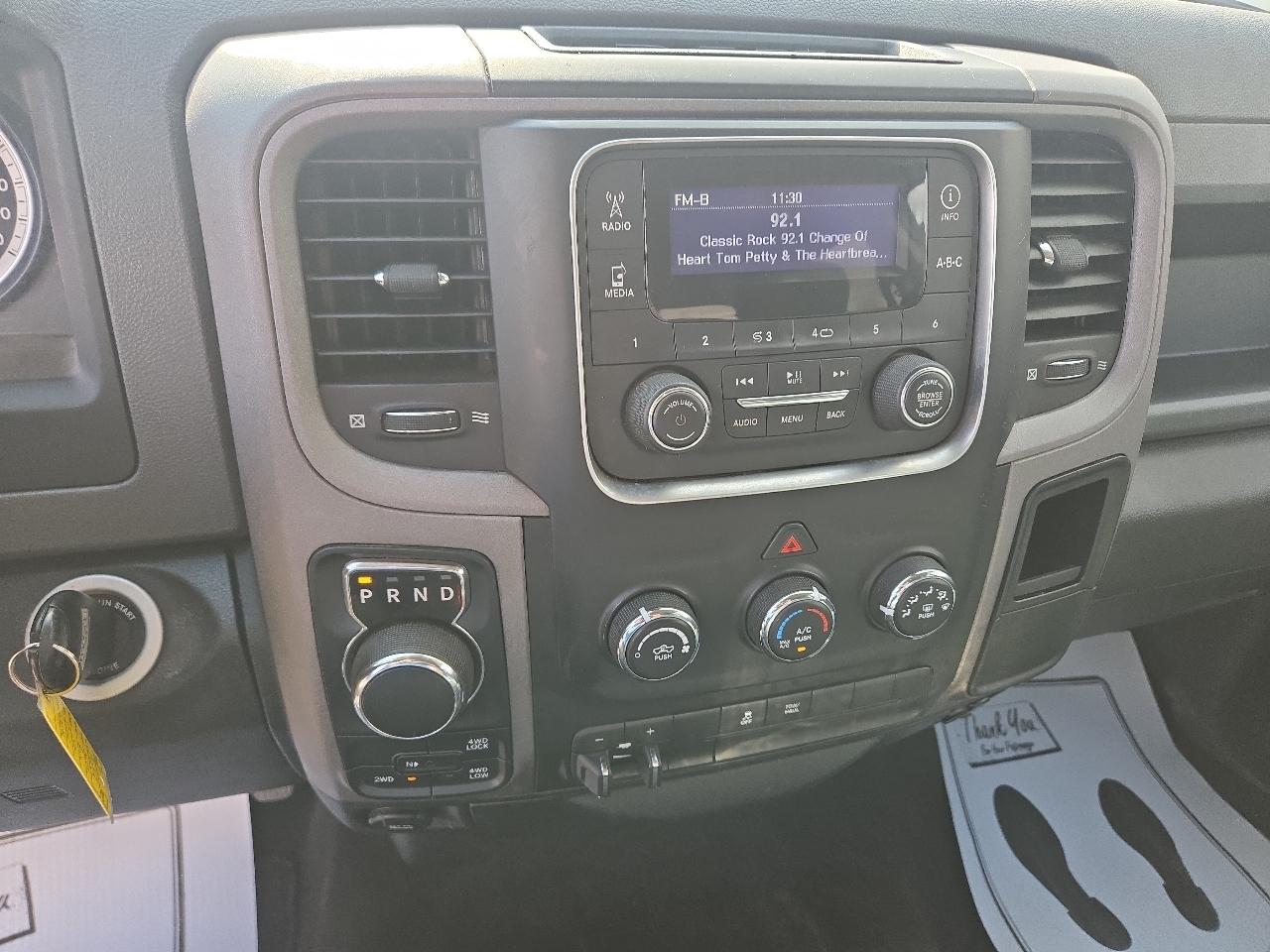 RAM 1500 4WD Crew Cab 140.5" Express 2014