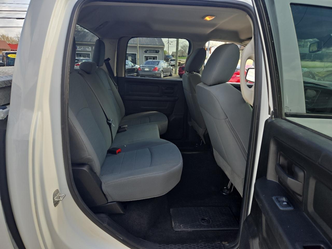 RAM 1500 4WD Crew Cab 140.5" Express 2014