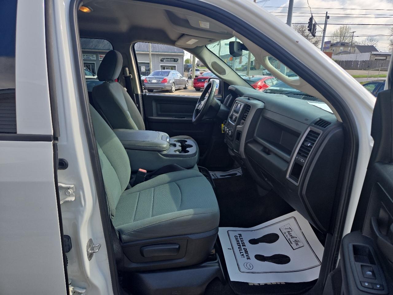 RAM 1500 4WD Crew Cab 140.5" Express 2014